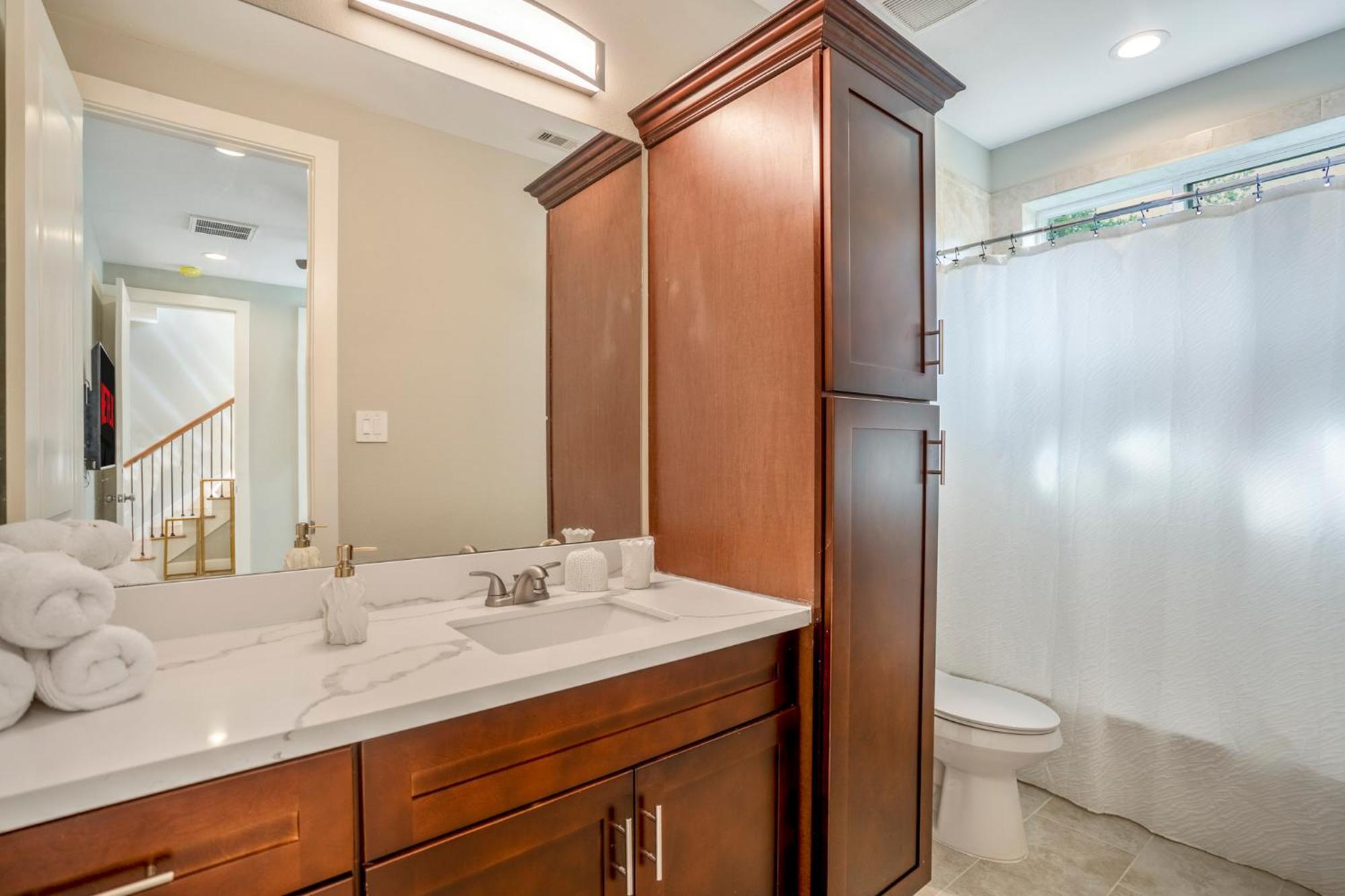 Spacious 3 Bed House Near Md Anderson With Free Parking & Wi-fi Hébergement de vacances *